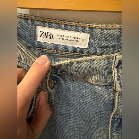 Zara Light Blue Relaxed Jeans - Picture 2 of 5